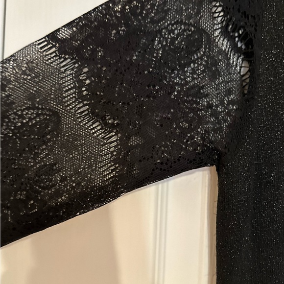 Carmen Marc Valvo black party dress with lace sleeves. - Picture 8 of 12